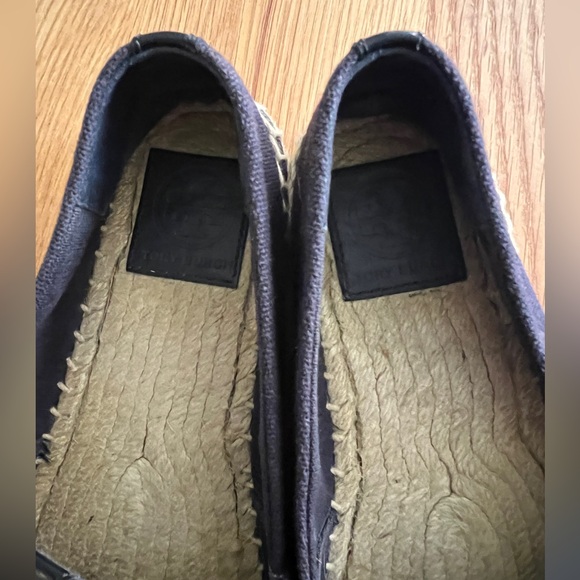 TORY BURCH LONNIE LOGO ESPADRILLES, SIZE 6. - Picture 8 of 9